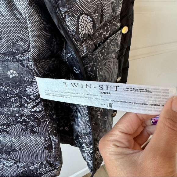 Twin-Set Women's Black Puffer Jacket. Small - Picture 8 of 11